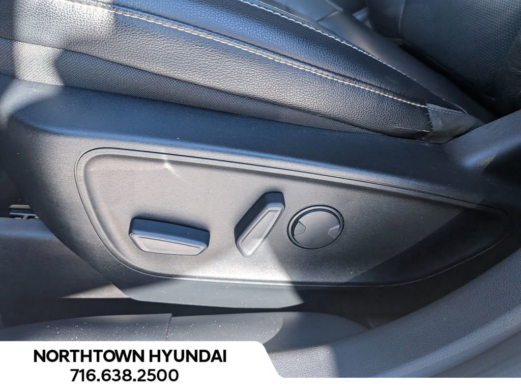 Used 2020 Ford Escape Titanium image 31