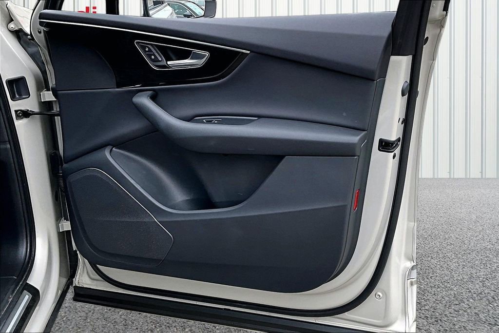 Used 2023 Audi Q7 2.0T Premium w/ Convenience Package image 28