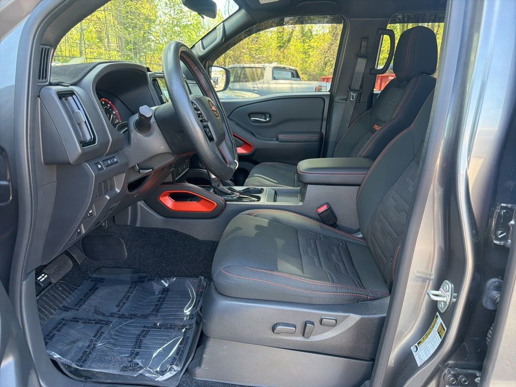 Used 2025 Nissan Frontier PRO-4X image 16