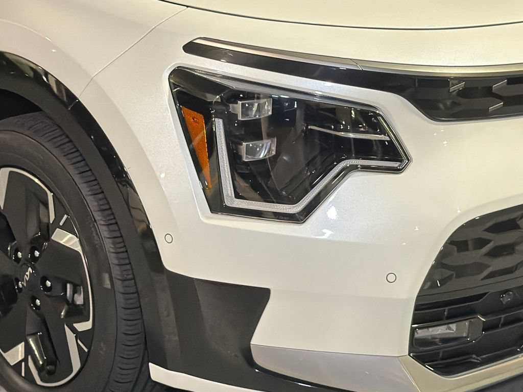 Certified 2023 Kia Niro Wave FWD image 10