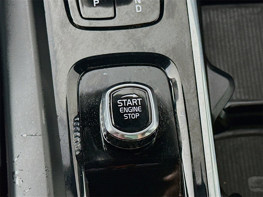 Used 2023 Volvo XC60 B5 Plus image 28