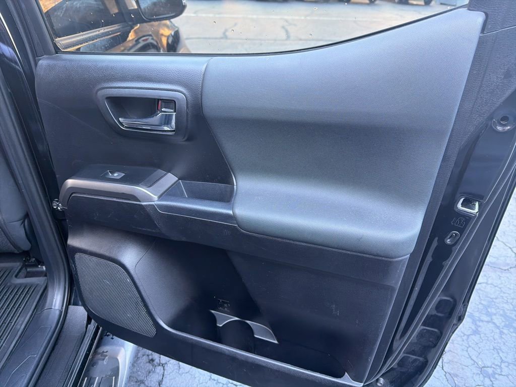 Used 2021 Toyota Tacoma TRD Off-Road image 14