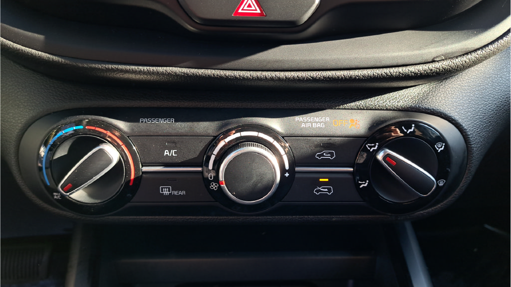 Used 2023 Kia Soul LX w/ LX Technology Package FWD image 21