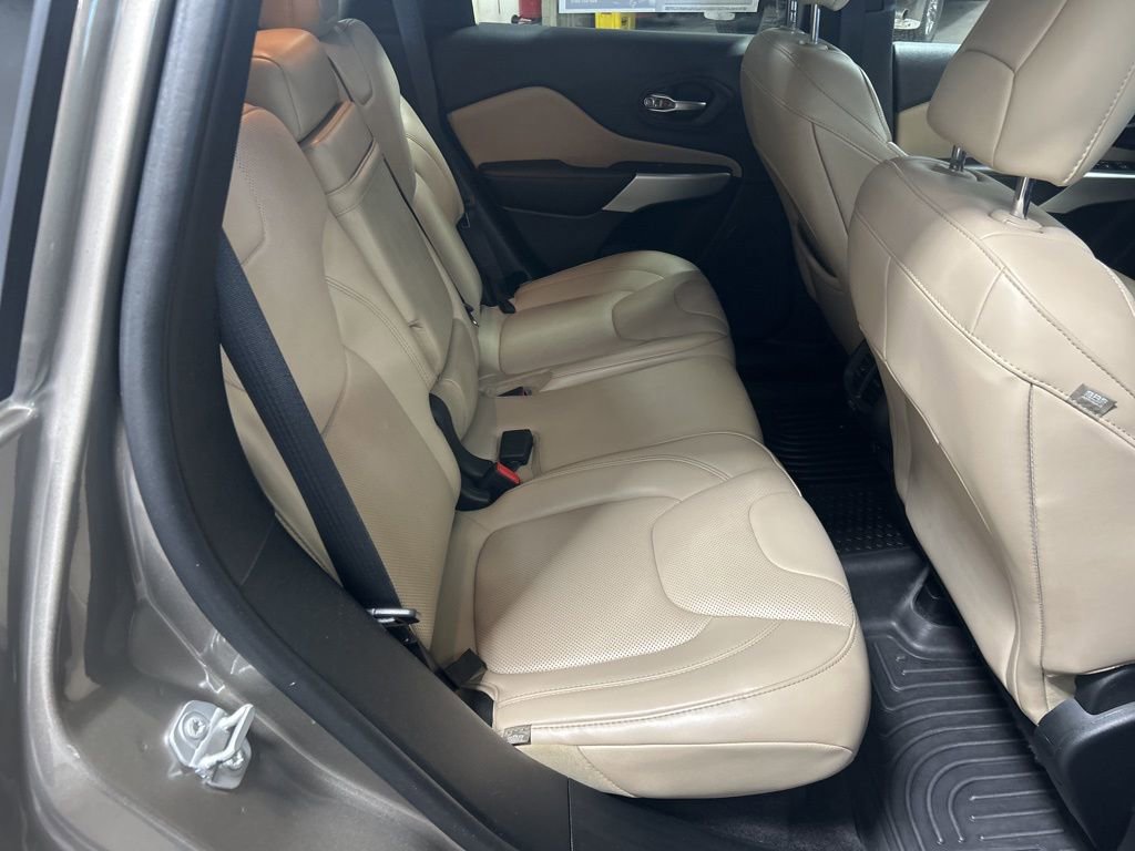 Used 2017 Jeep Cherokee Limited w/ Luxury Group image 11