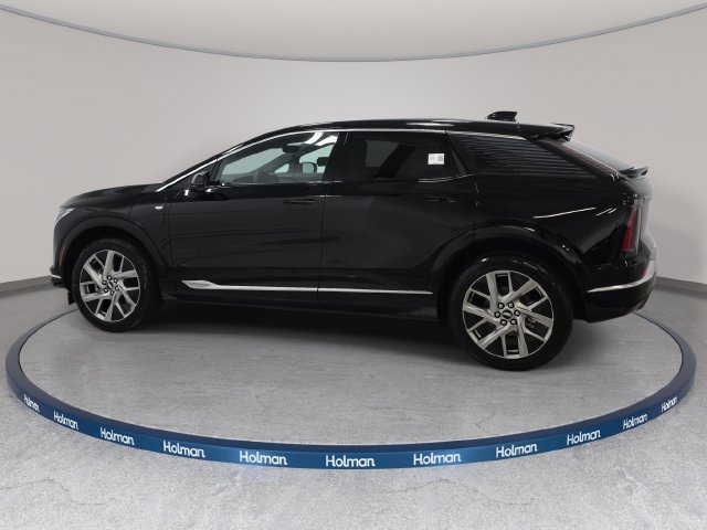 New 2027 Cadillac Optiq Luxury w/ LPO, Floor Liner Package AWD/4WD image 8