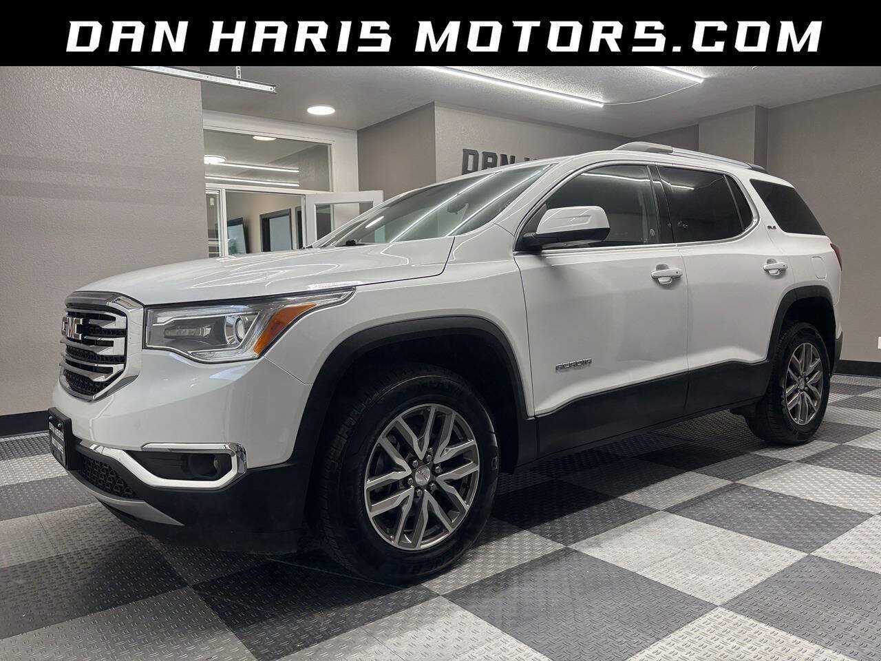 Used 2019 GMC Acadia SLE FWD image 1
