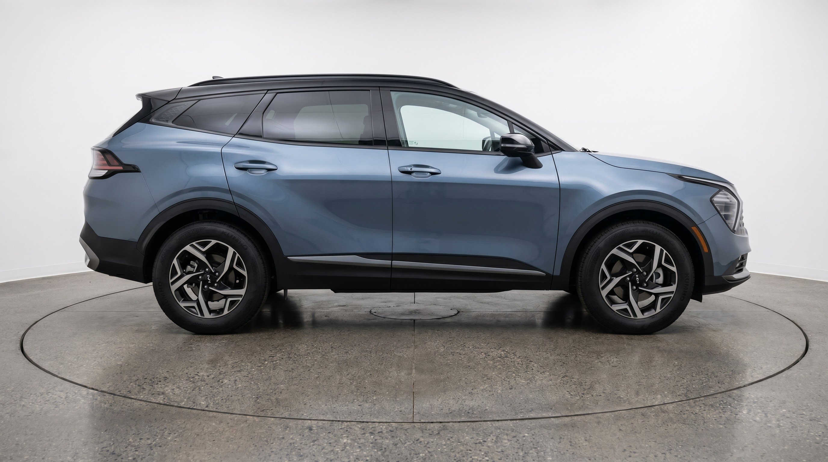 Used 2025 Kia Sportage LX image 11