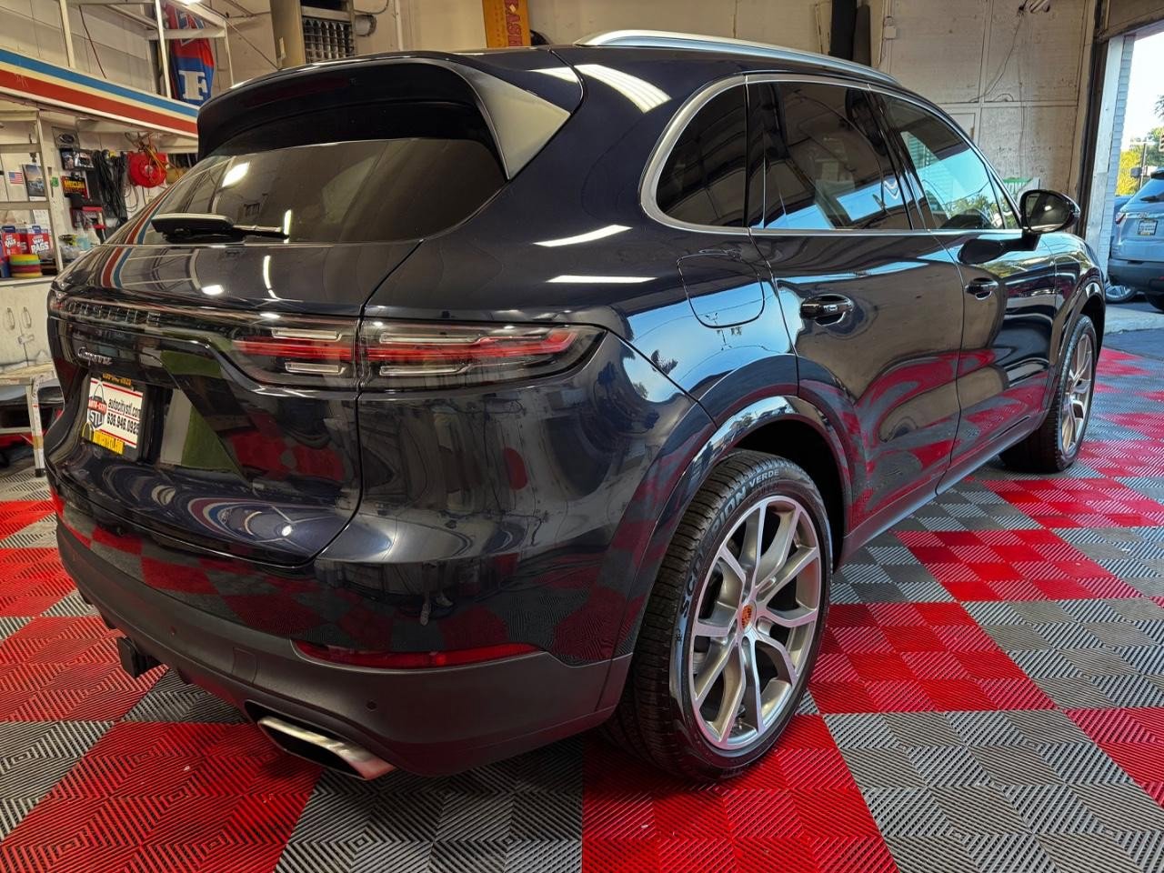 Used 2019 Porsche Cayenne AWD image 7