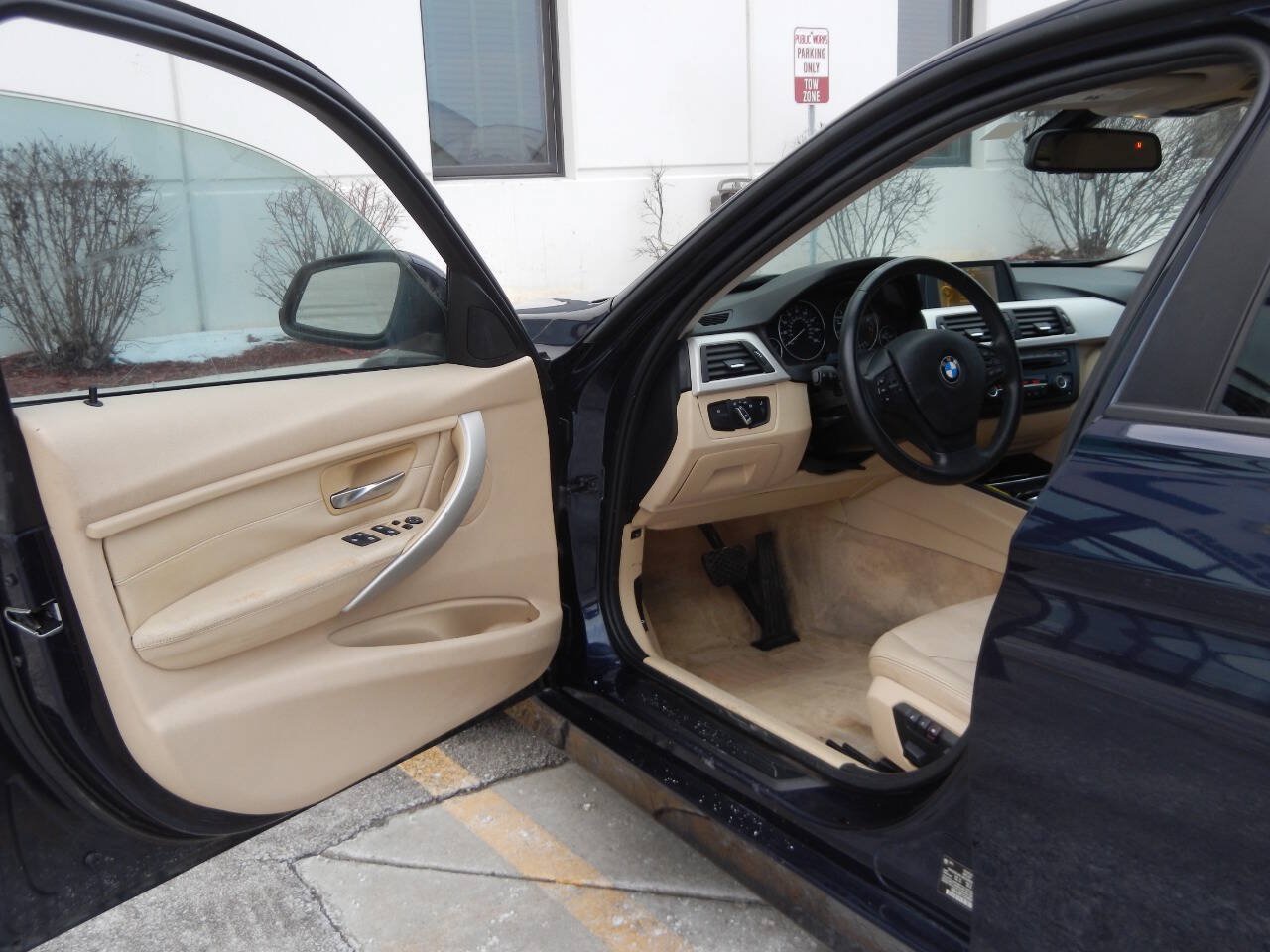 Used 2014 BMW 320i Sedan RWD image 23