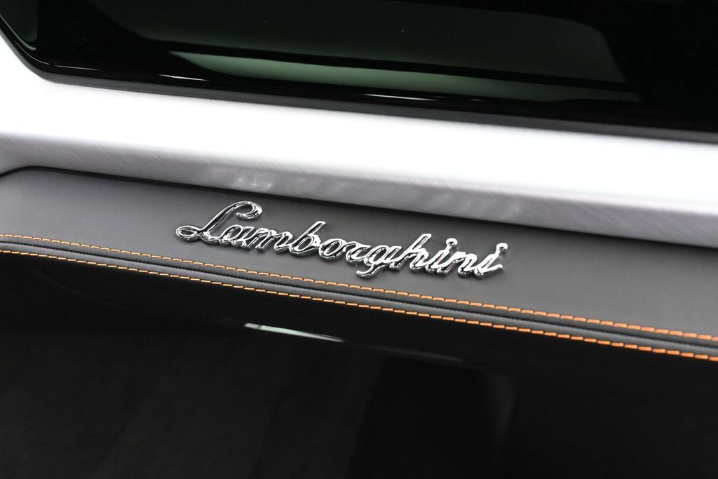 Used 2025 Lamborghini Urus SE AWD/4WD image 32