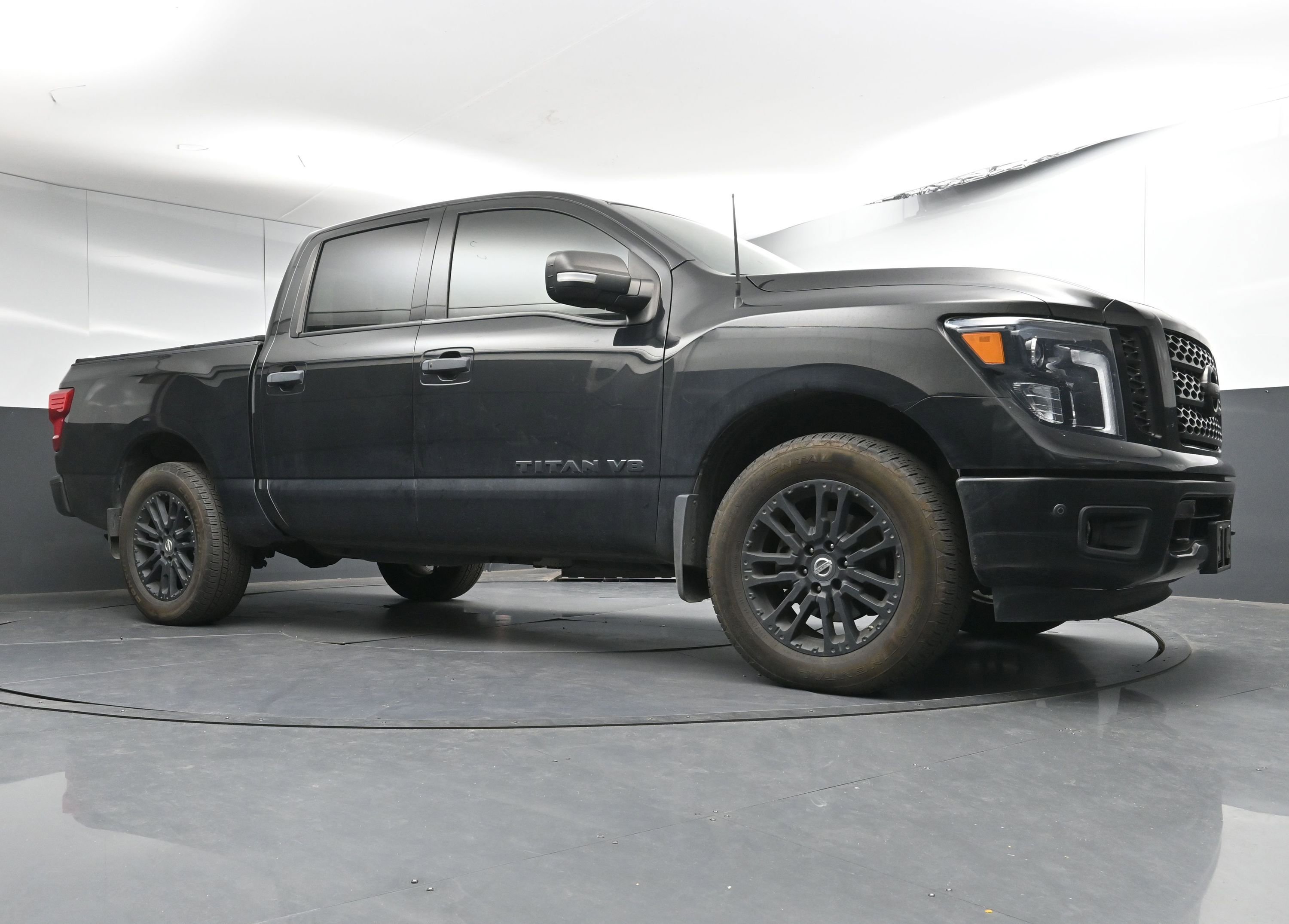 Used 2019 Nissan Titan SV w/ SV Convenience Package image 23