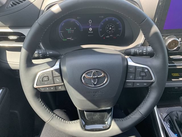 Used 2025 Toyota Highlander Limited AWD/4WD image 19