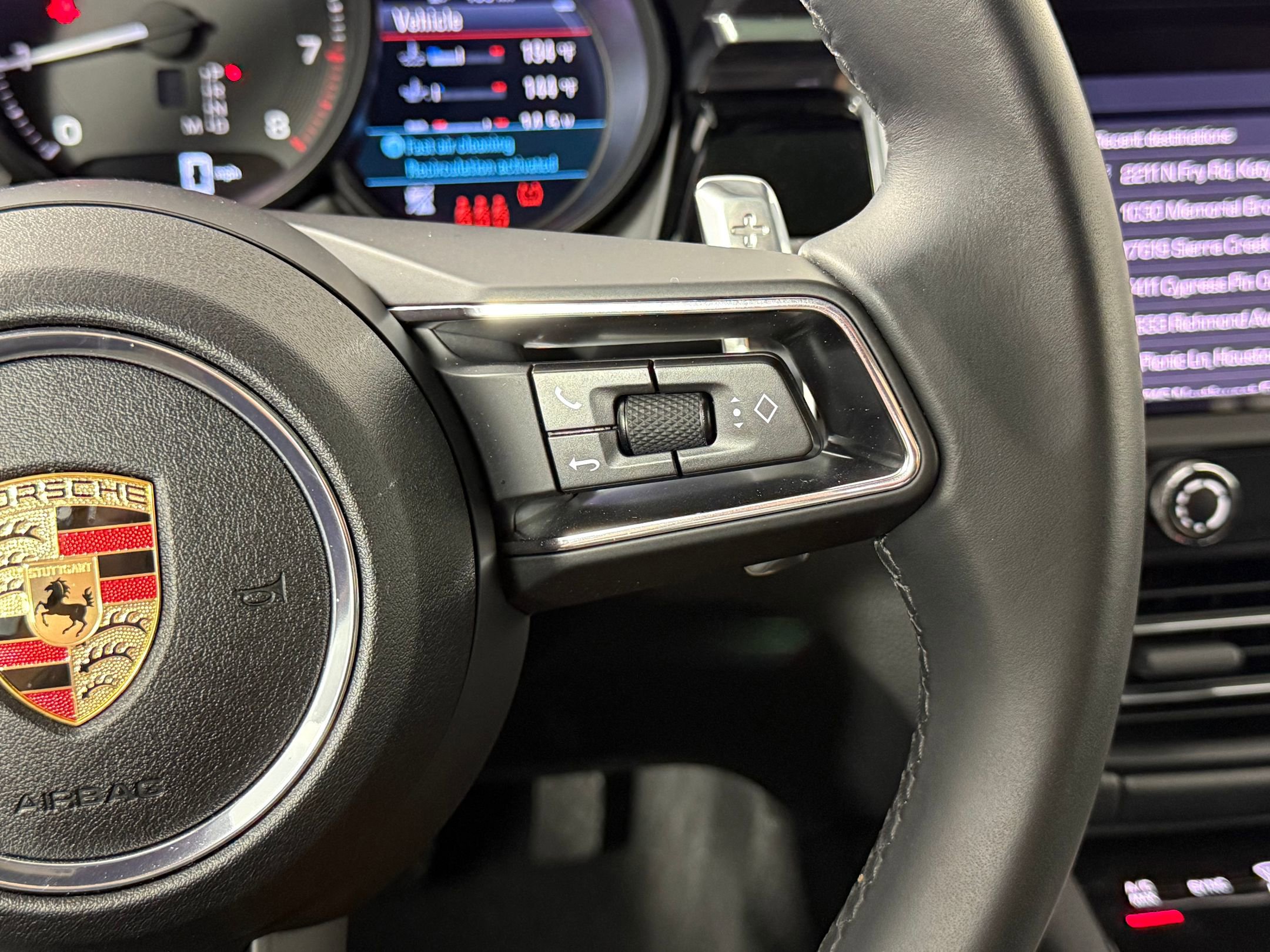 Certified 2025 Porsche Macan AWD/4WD image 29