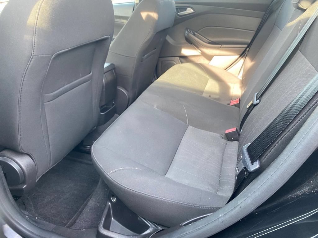 Used 2015 Ford Focus SE FWD image 24