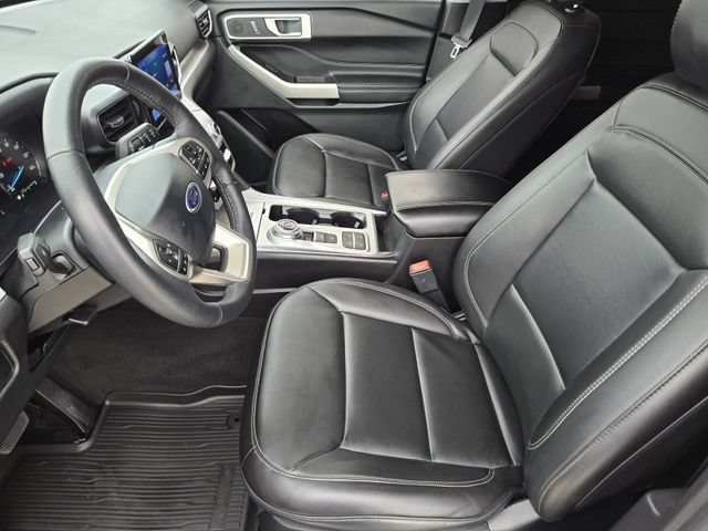 Used 2024 Ford Explorer XLT w/ Equipment Group 202A RWD image 13