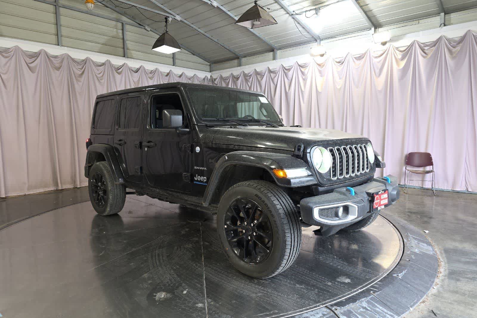 Used 2024 Jeep Wrangler Unlimited Sahara AWD/4WD image 10