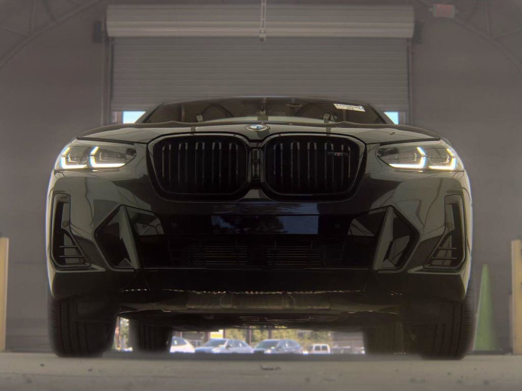 Used 2025 BMW X4 M40i AWD/4WD image 5