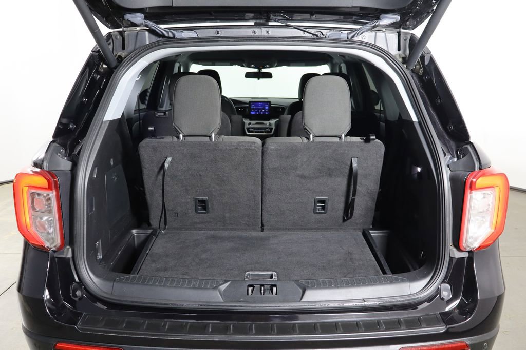 Used 2021 Ford Explorer XLT image 18