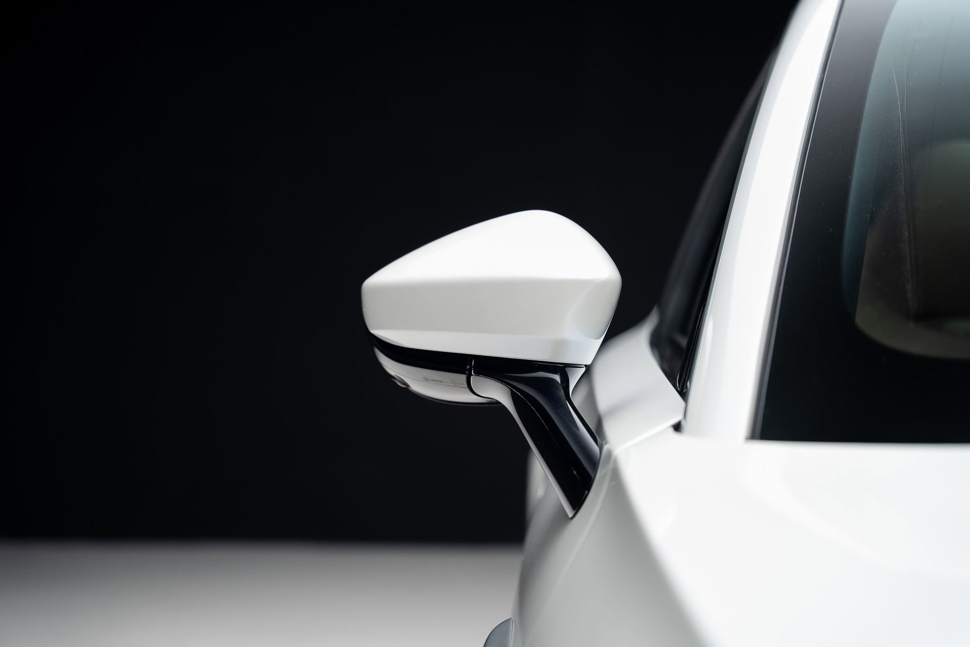 Used 2021 Aston Martin DBX AWD/4WD image 14