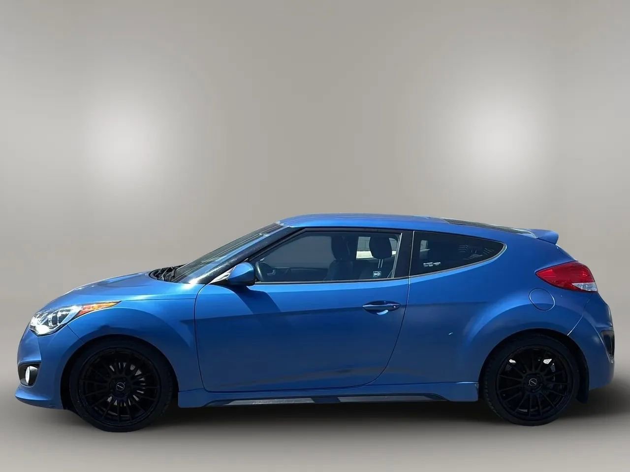 Used 2016 Hyundai Veloster Rally Edition FWD image 2