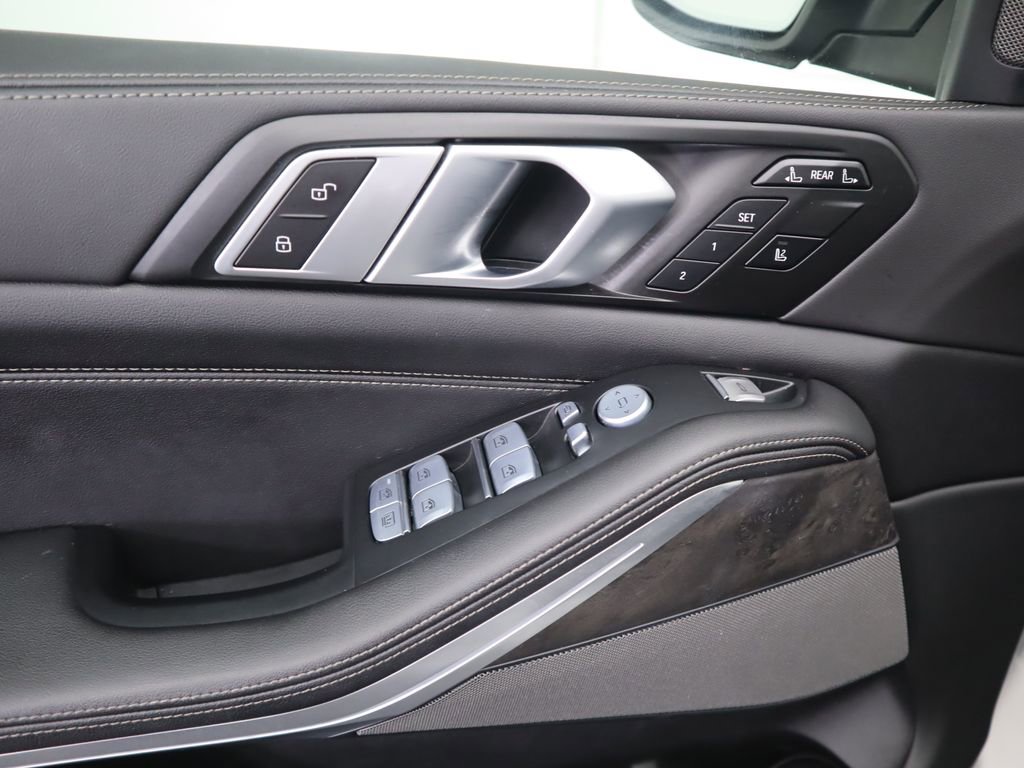Used 2023 BMW X7 xDrive40i w/ Premium Package image 25