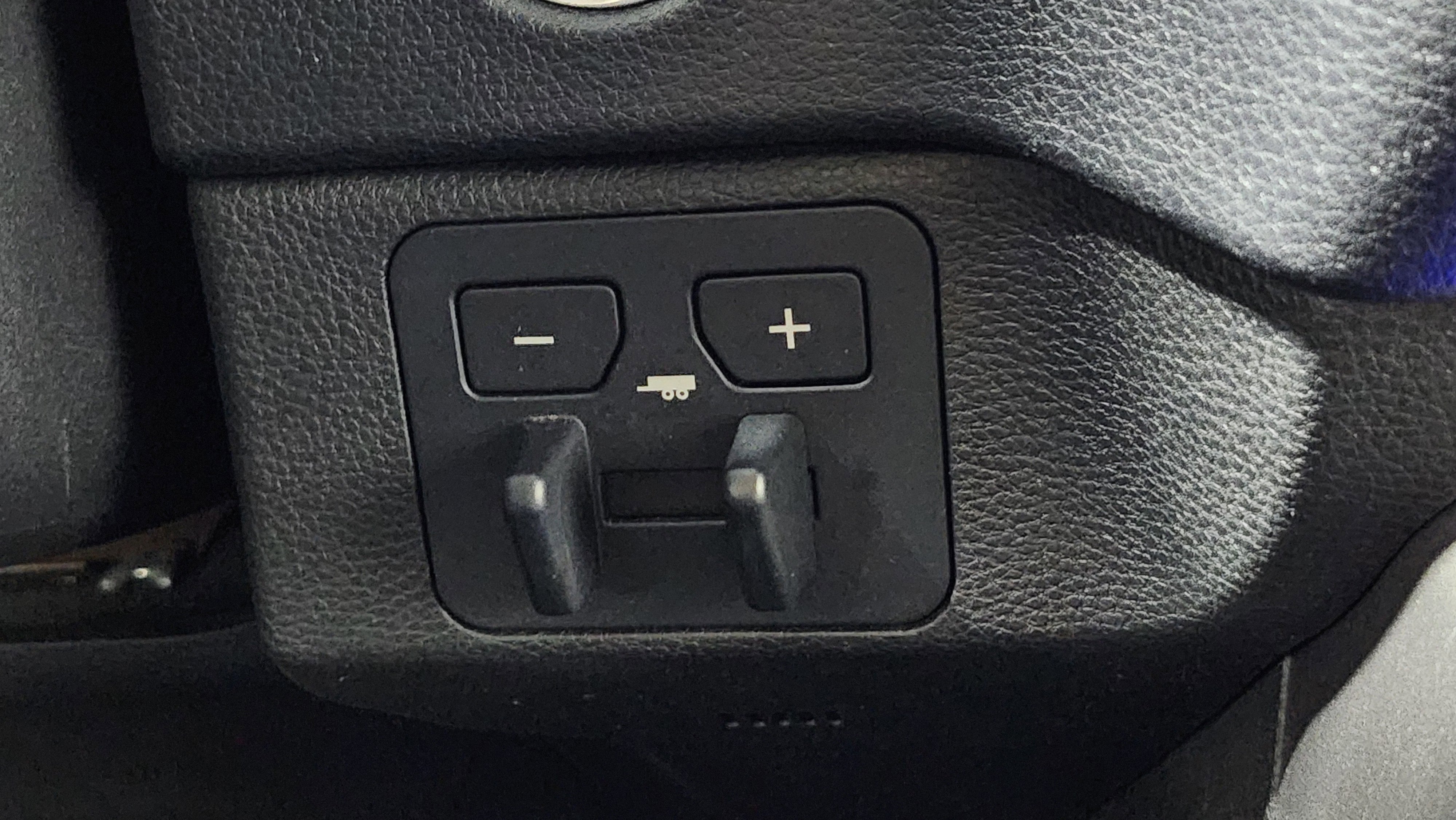 Used 2022 Toyota Tundra SR5 w/ SR5 Convenience Package image 24