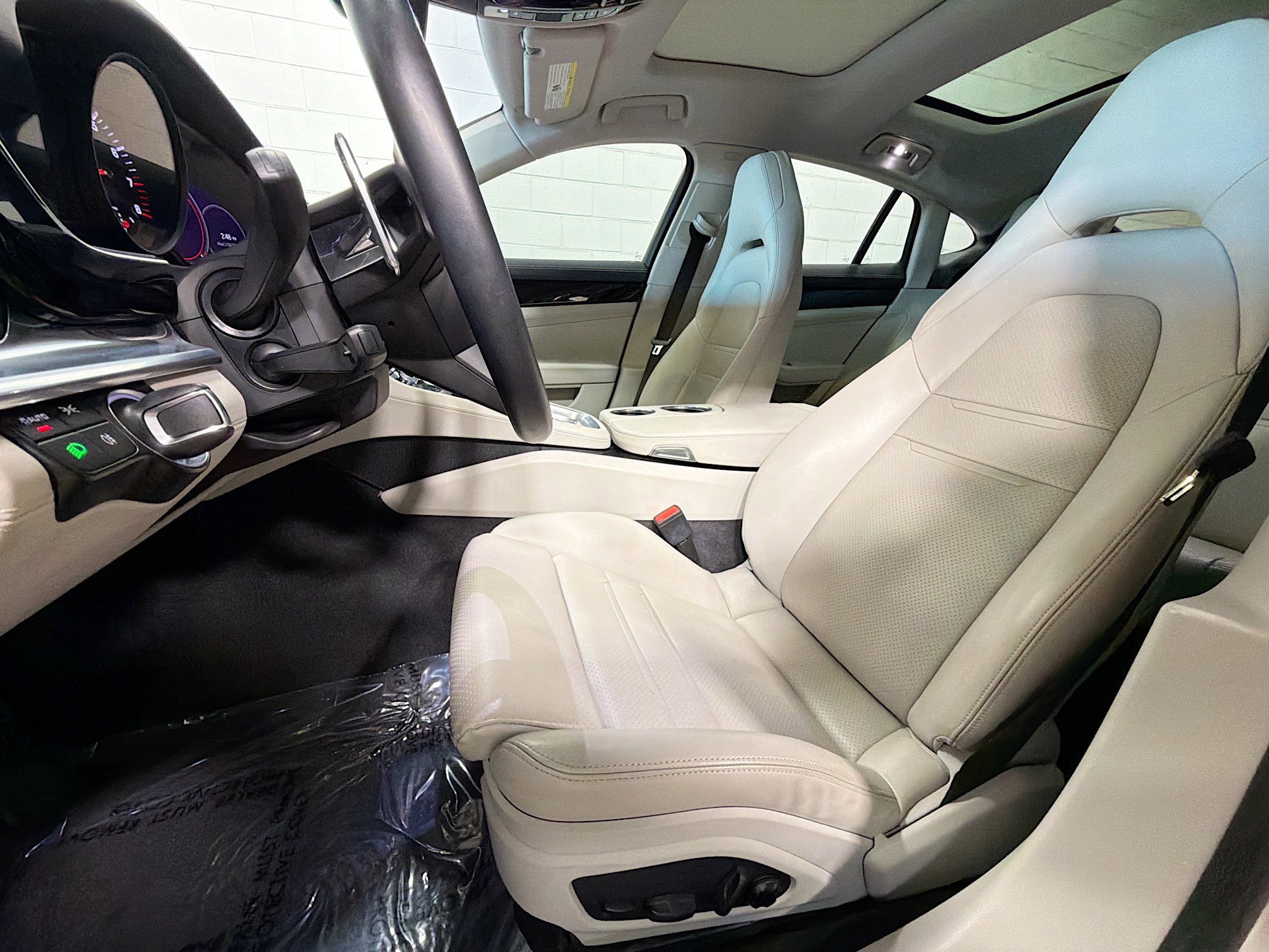 Used 2023 Porsche Panamera image 5