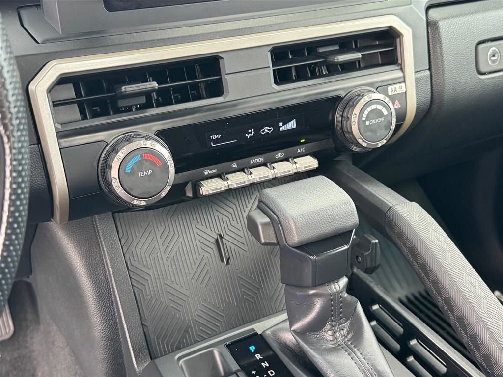 Used 2025 Toyota Tacoma SR AWD/4WD image 24