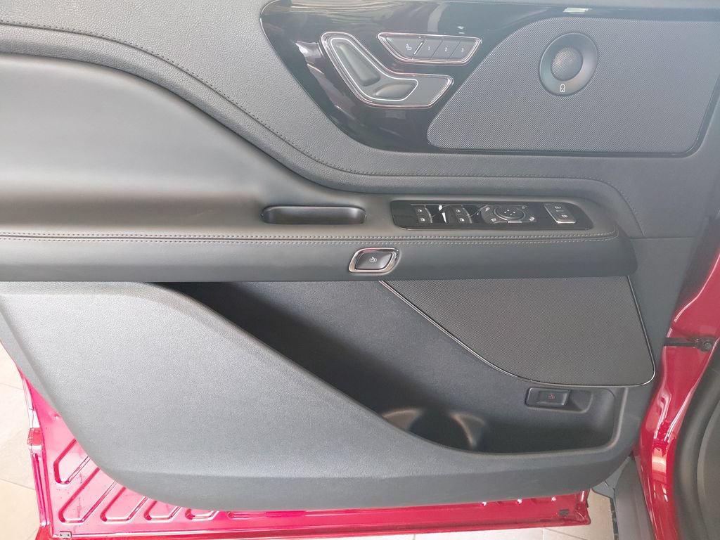 New 2026 Lincoln Aviator AWD image 13