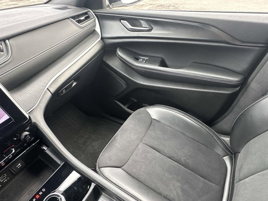 Certified 2024 Jeep Grand Cherokee Altitude AWD/4WD image 28