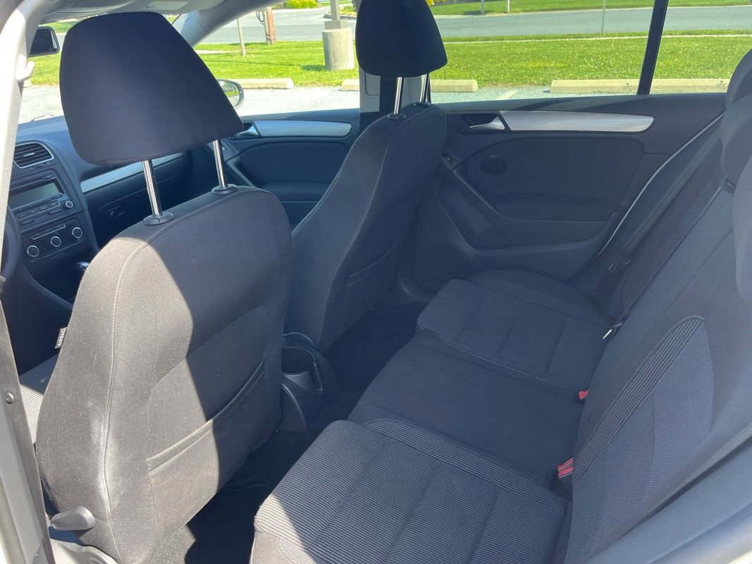 Used 2012 Volkswagen Golf 4-Door FWD image 11