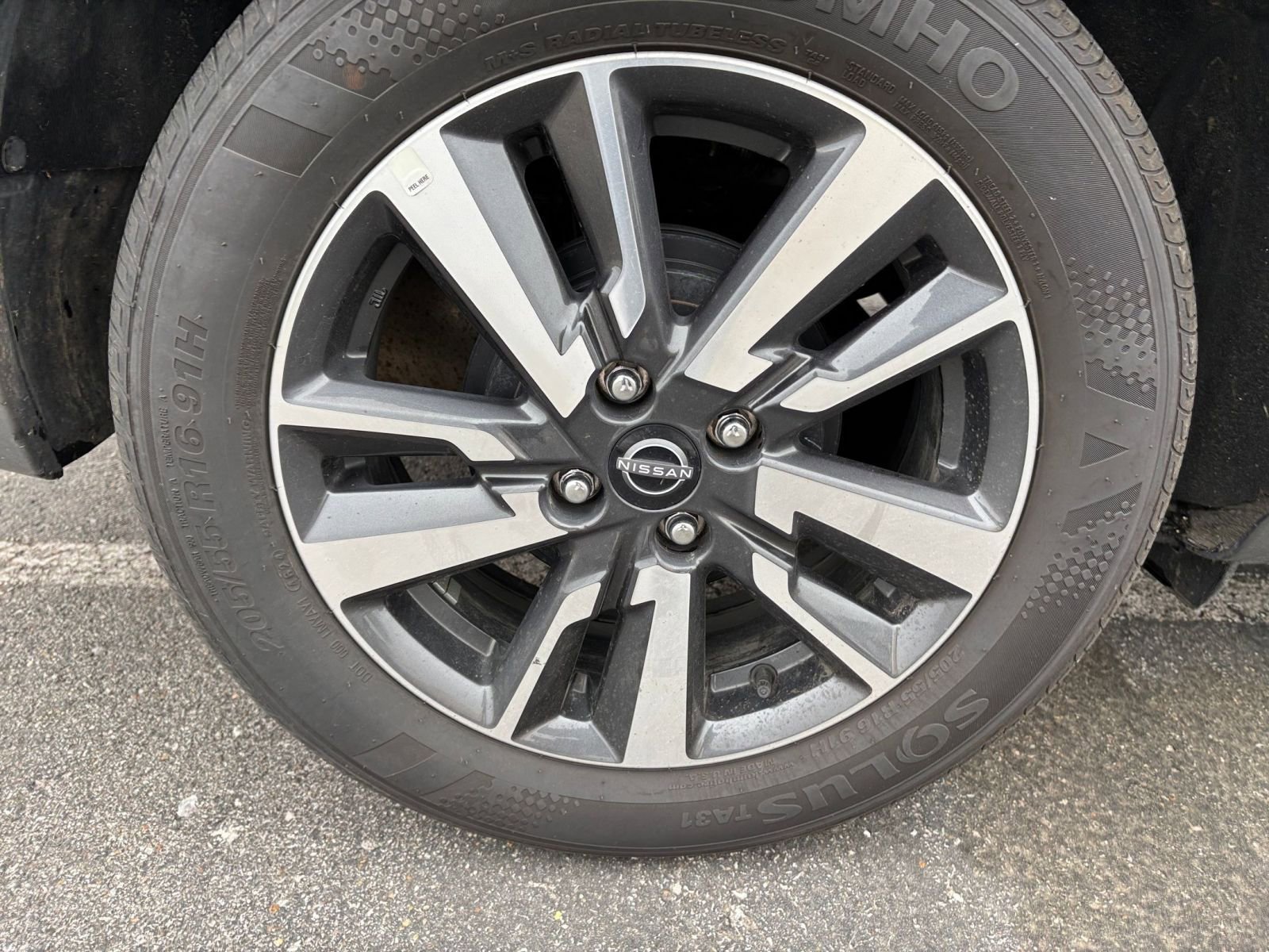 Used 2025 Nissan Versa SV FWD image 28