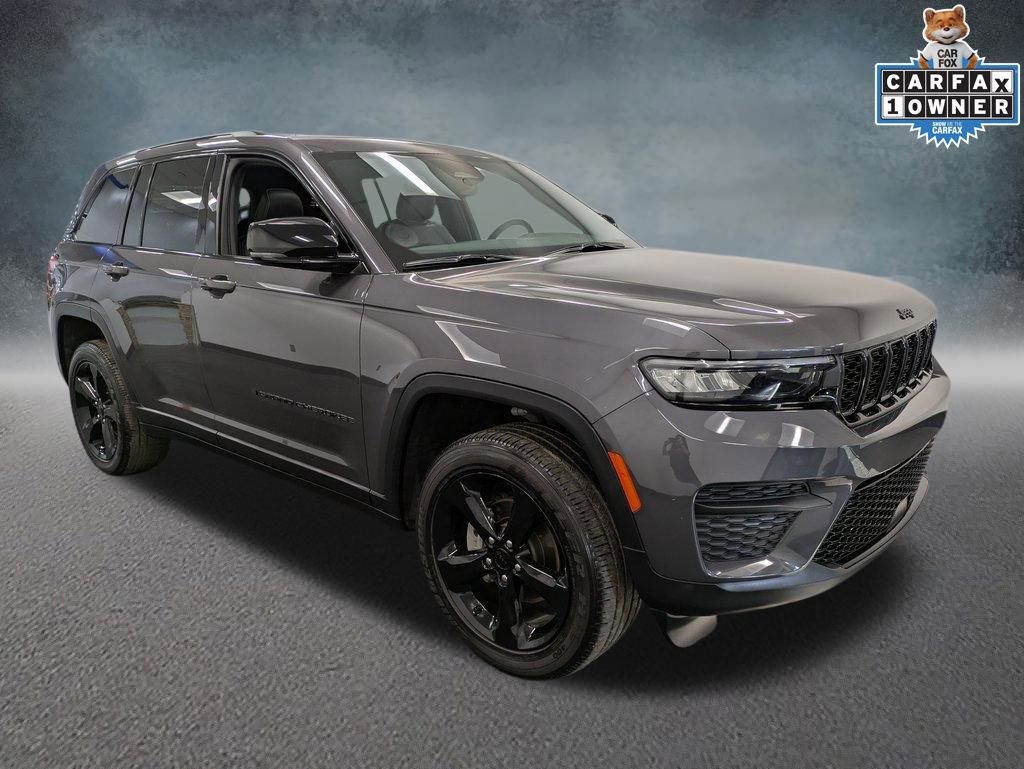 Used 2024 Jeep Grand Cherokee Altitude image 3