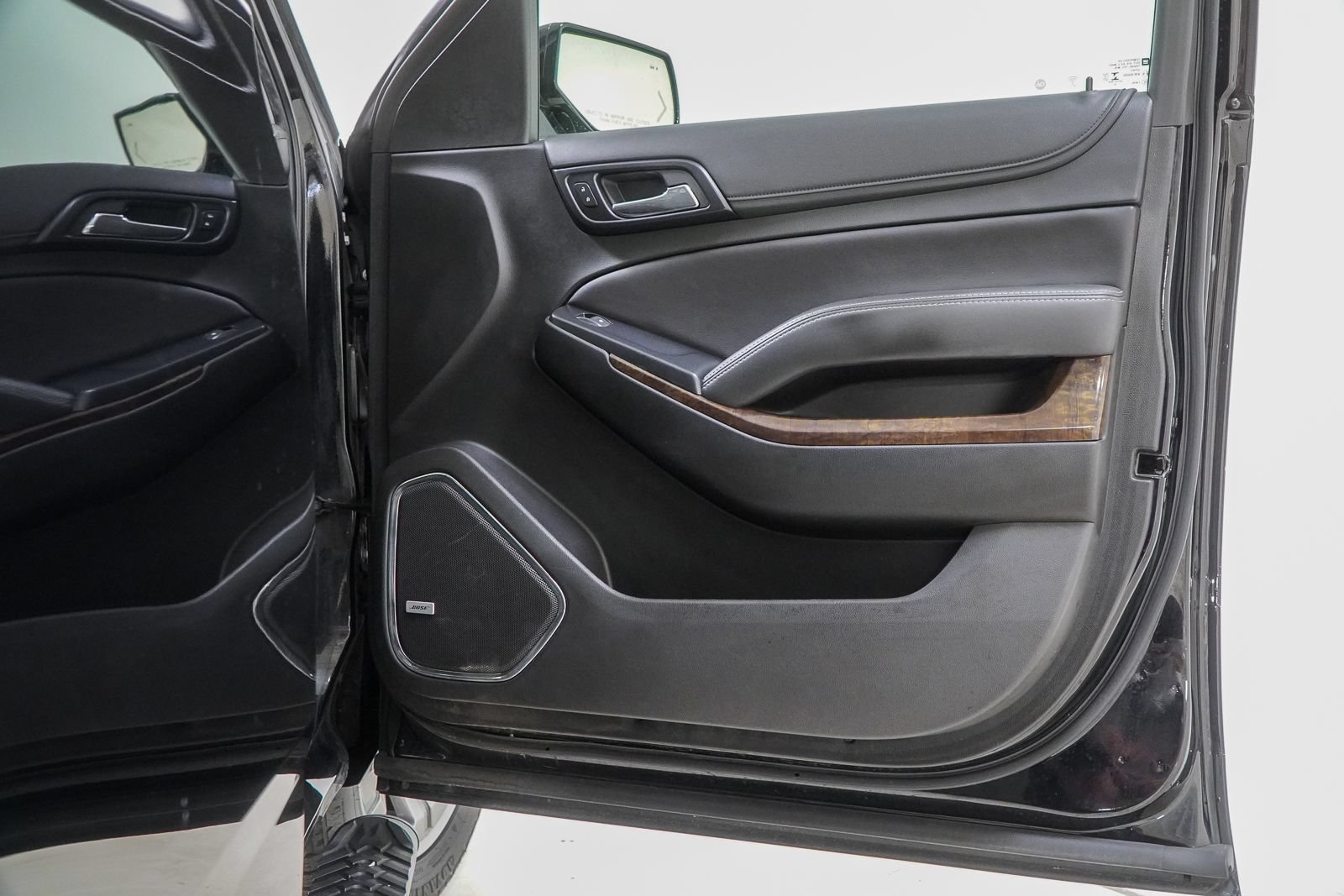 Used 2019 Chevrolet Tahoe LT w/ Luxury Package AWD/4WD image 38