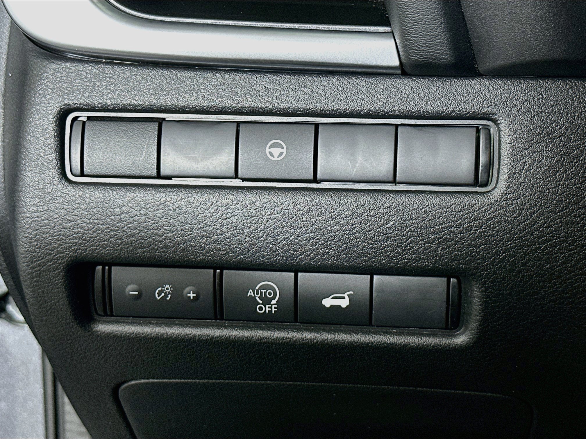 Used 2025 Nissan Rogue SV FWD image 17