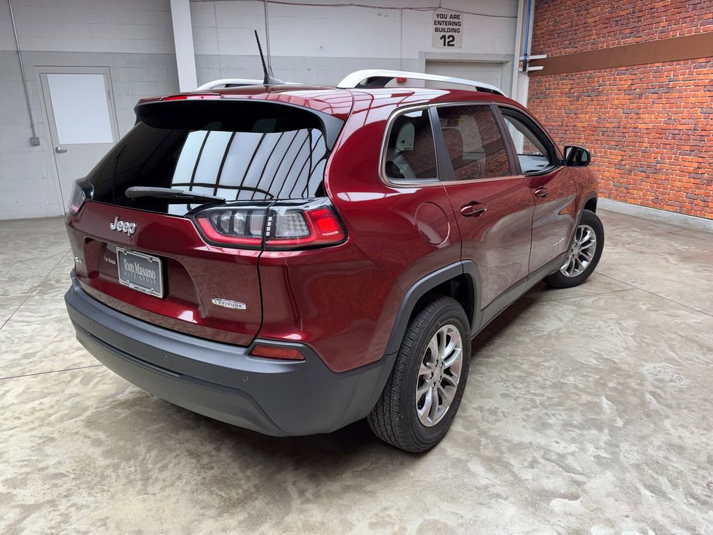 Used 2019 Jeep Cherokee Latitude Plus w/ Cold Weather Group AWD/4WD image 4