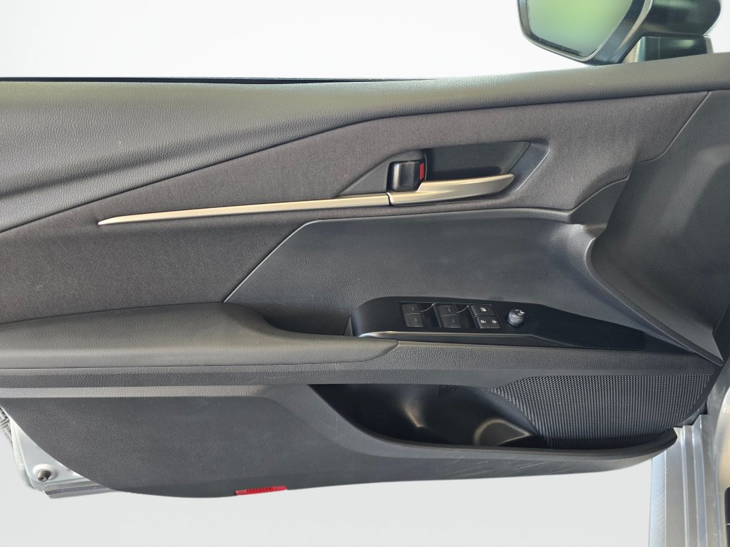 Used 2025 Toyota Camry LE FWD image 33