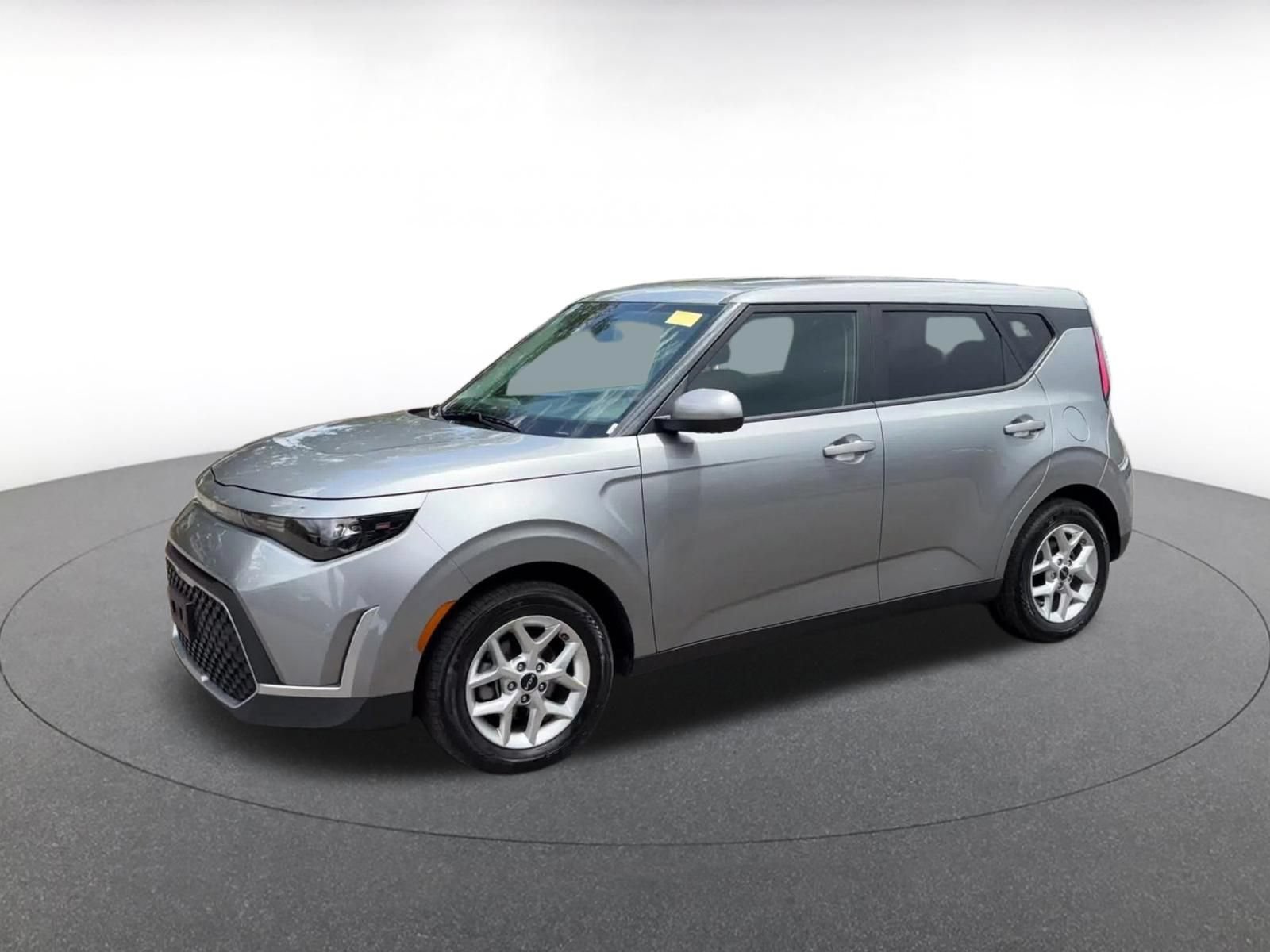 Used 2025 Kia Soul LX w/ LX Technology Package FWD image 7