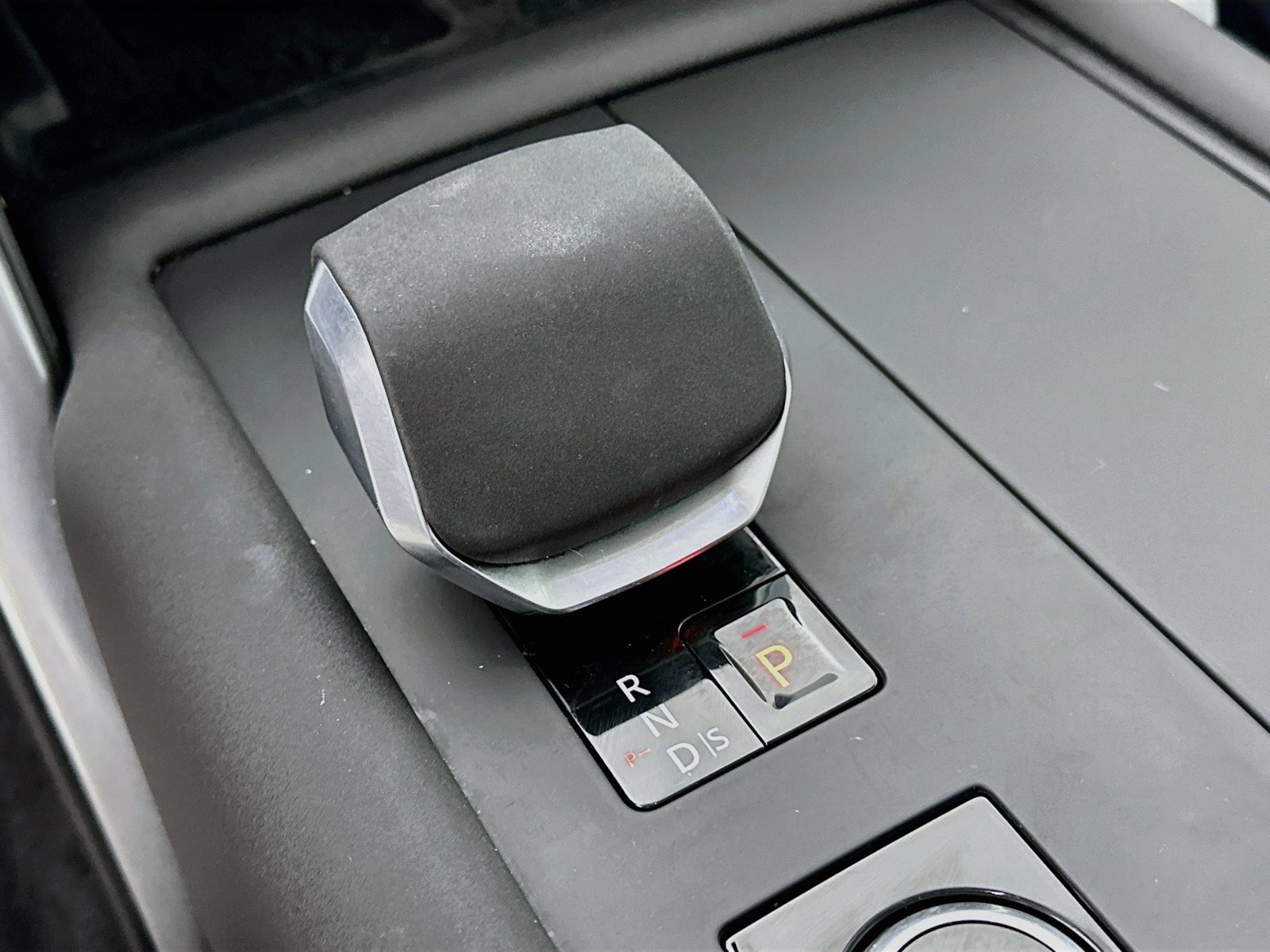 Used 2026 Land Rover Discovery Dynamic SE AWD/4WD image 28
