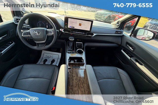 Used 2025 Toyota Sienna Platinum image 6