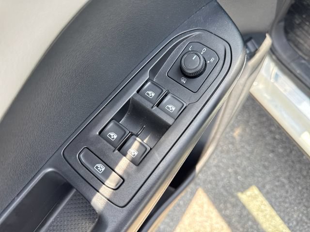 Used 2023 Volkswagen Taos SE w/ Panoramic Sunroof Package AWD/4WD image 22