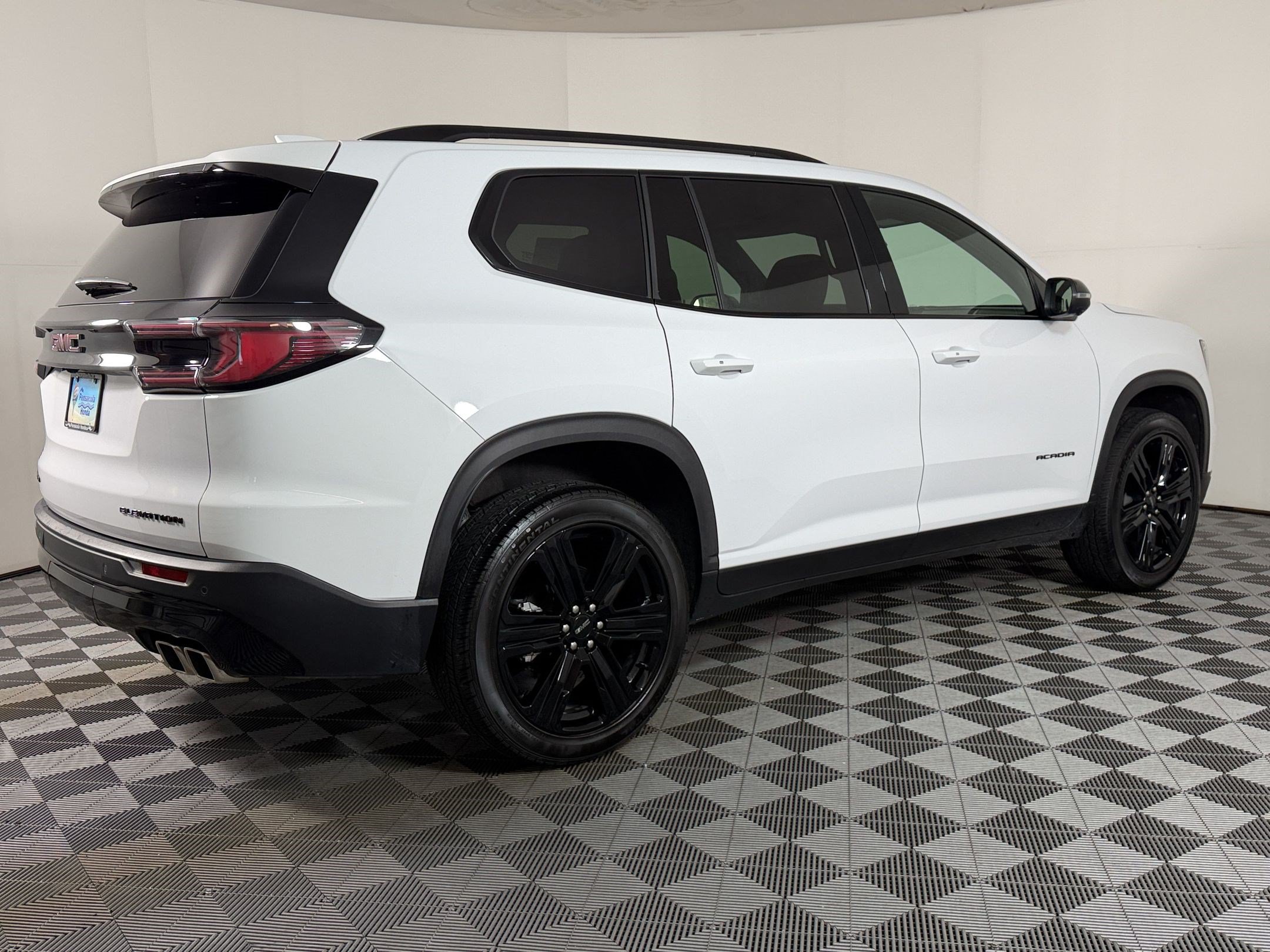 Used 2025 GMC Acadia Elevation w/ Elevation Premium Package FWD image 7