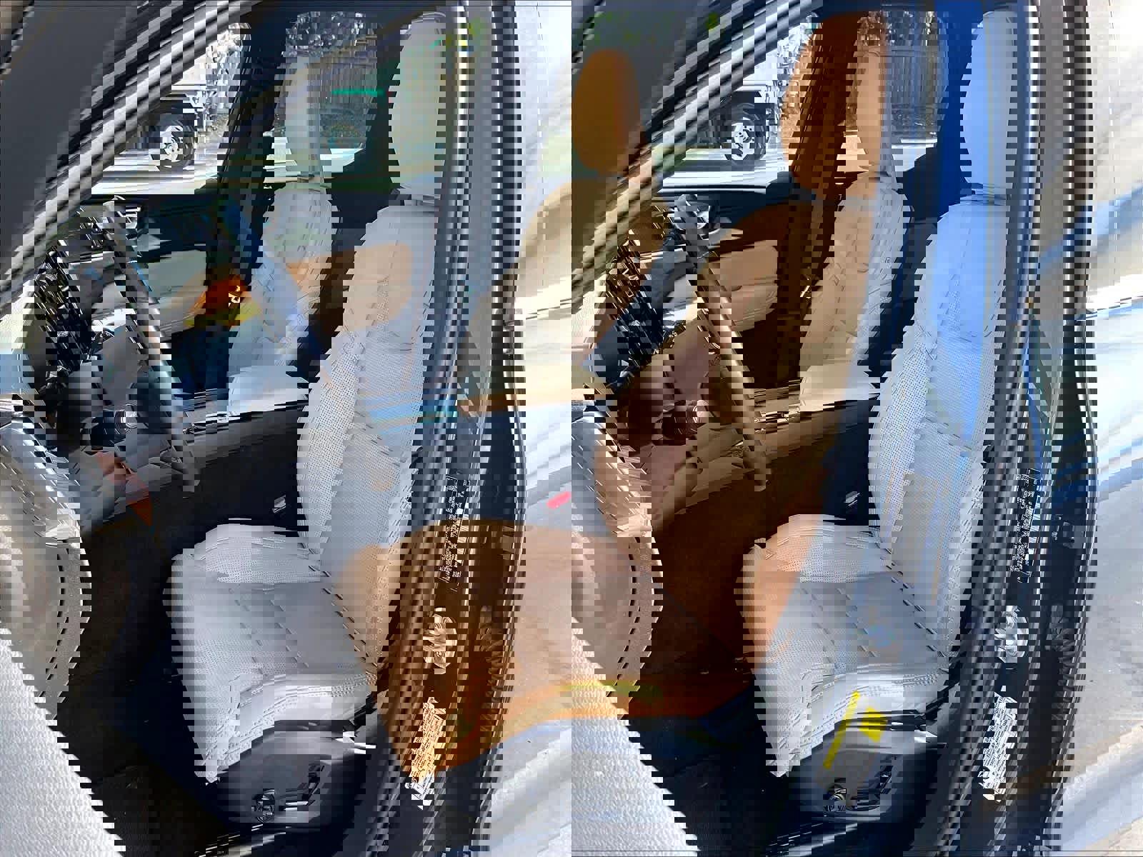 Used 2023 Volvo XC60 B5 Ultimate w/ Protection Package Premier image 28