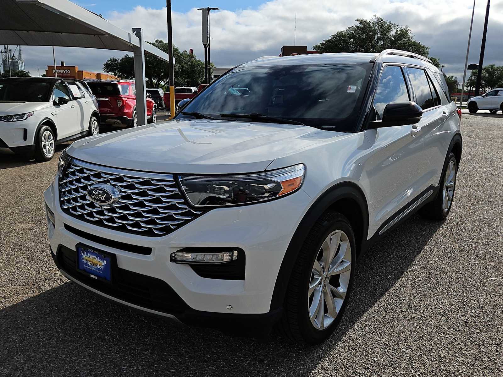 Used 2022 Ford Explorer Platinum w/ Equipment Group 601A AWD/4WD image 4