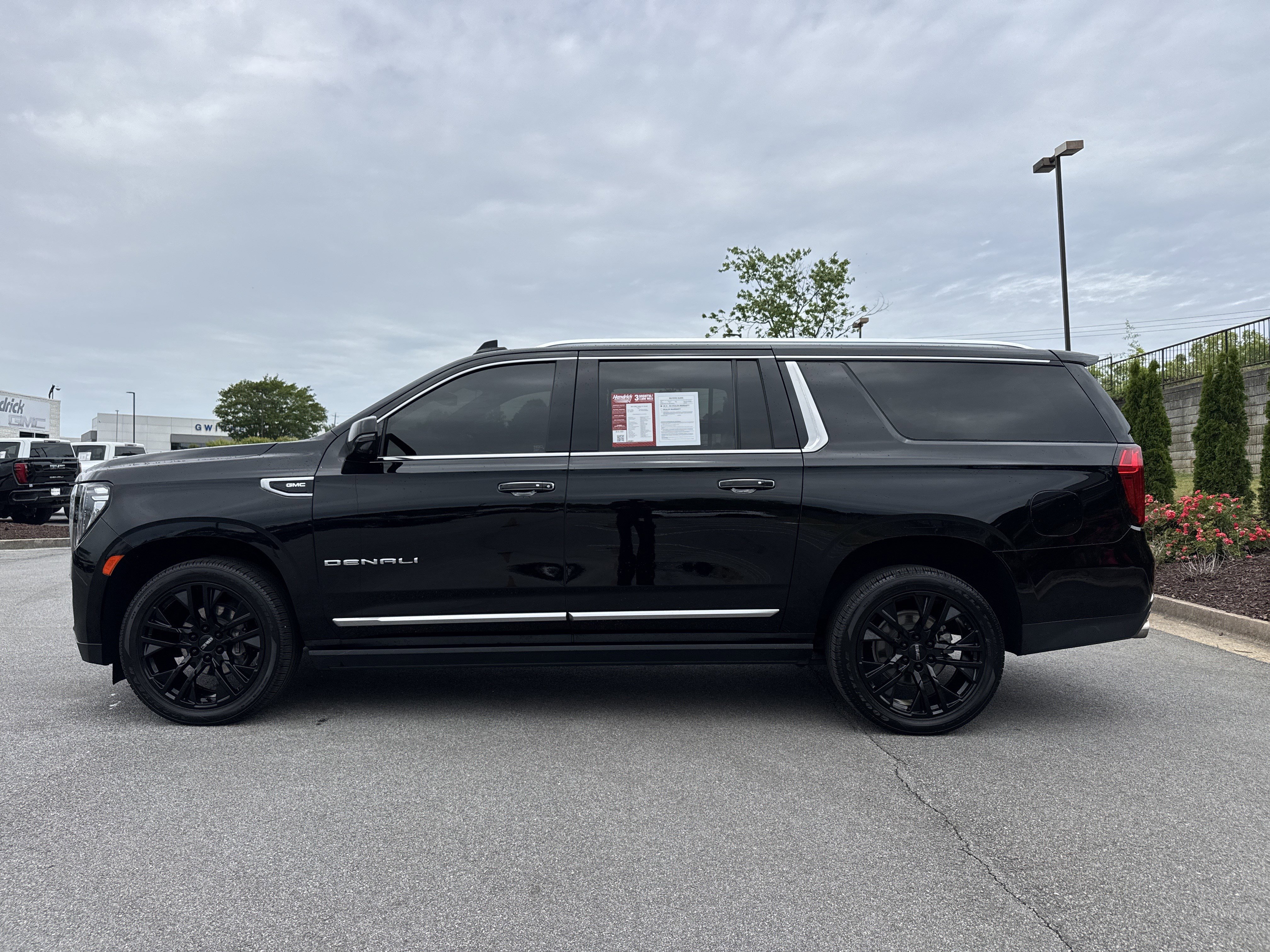 Used 2023 GMC Yukon XL Denali RWD image 7