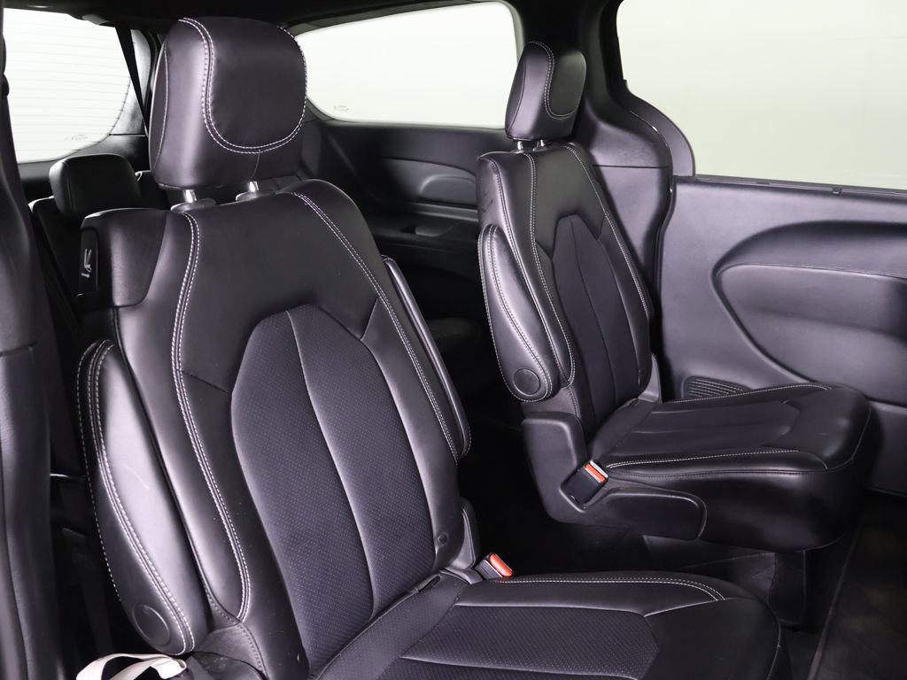 Used 2025 Chrysler Pacifica Select FWD image 28