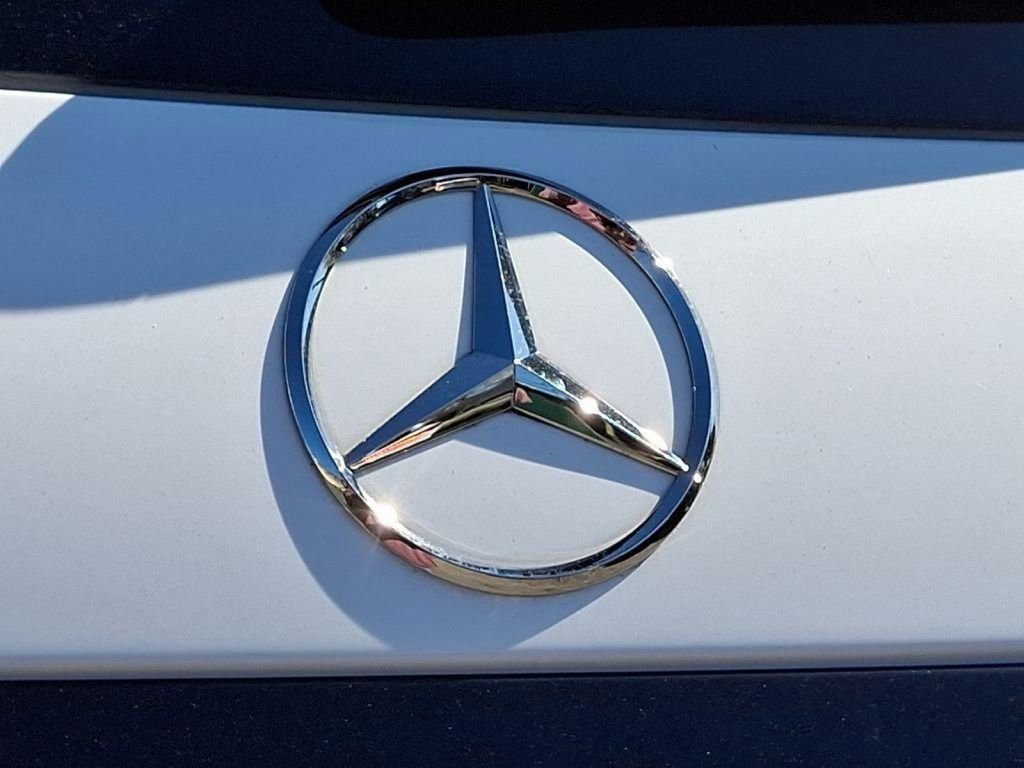 Used 2024 Mercedes-Benz GLC 300 4MATIC image 30