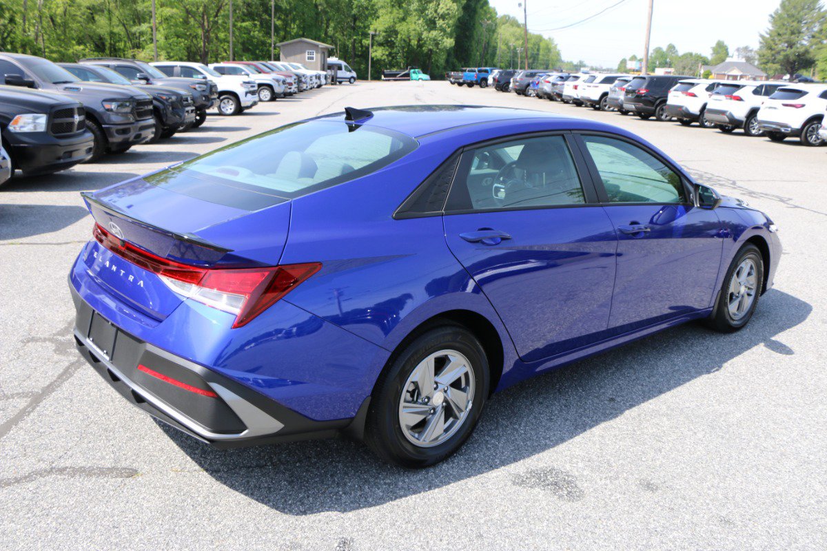 Used 2025 Hyundai Elantra Sport FWD image 8