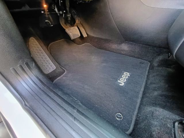 Used 2018 Jeep Cherokee Limited image 23