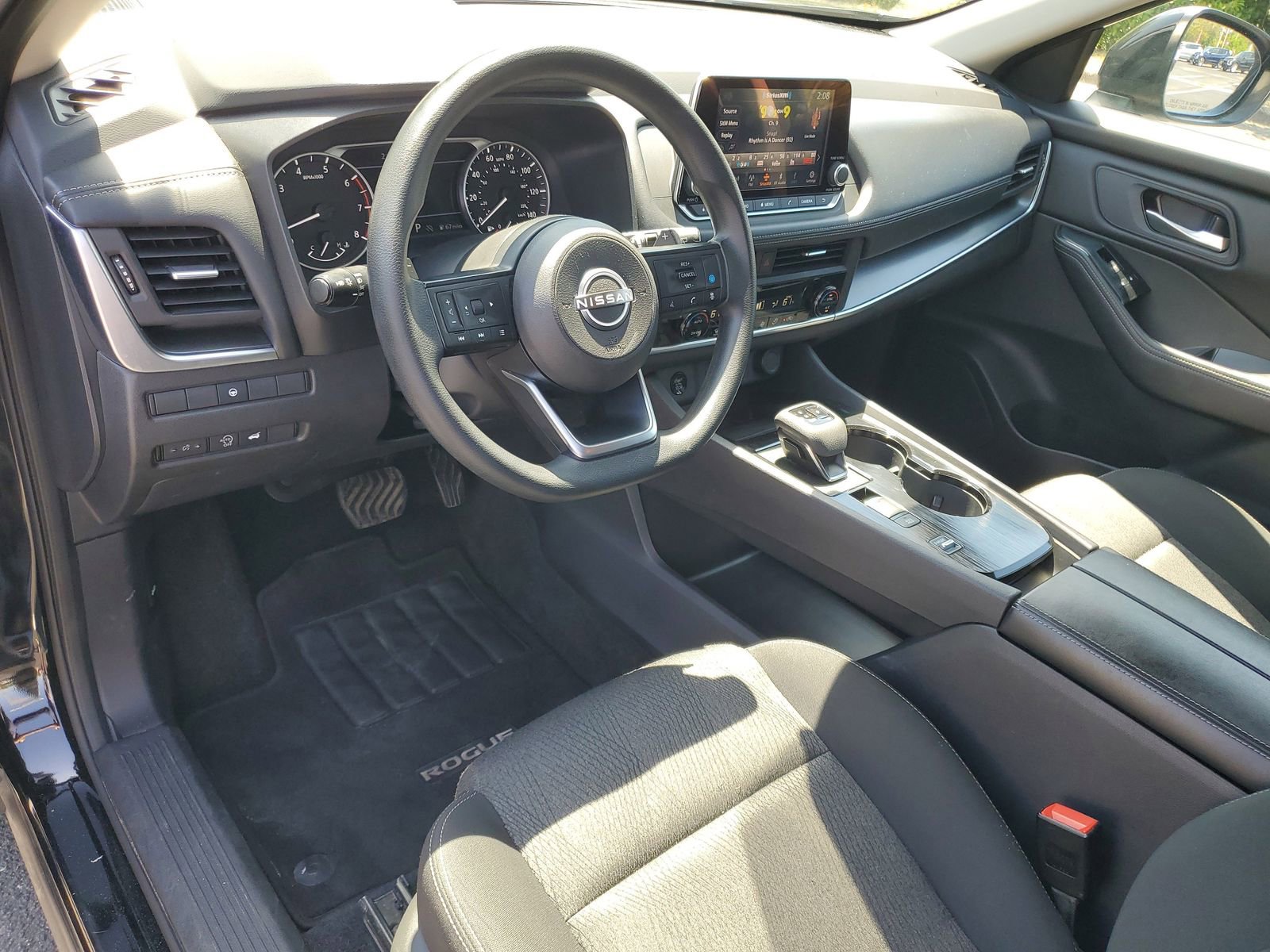 Used 2024 Nissan Rogue SV FWD image 6